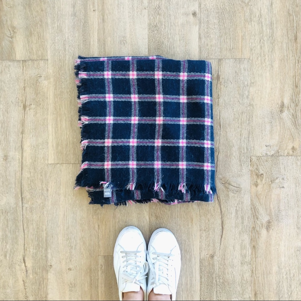 Aerie Blanket Scarf in Navy/Pink Plaid